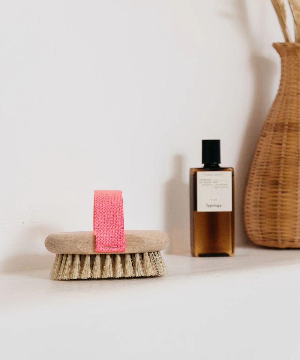 brosse de drainage lymphatique rose pres des reines